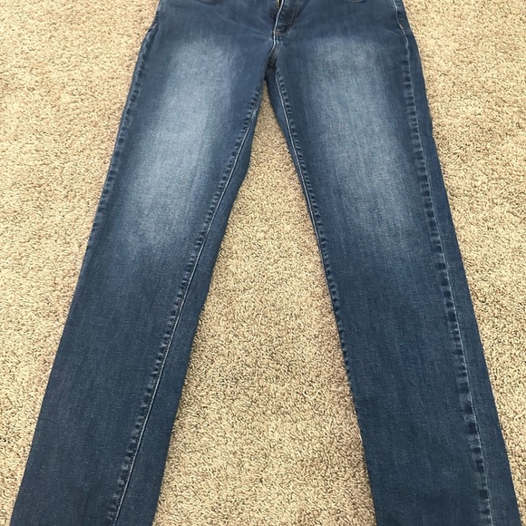 Eddie Bauer classic blue denim Jeans. - Picture 2 of 12